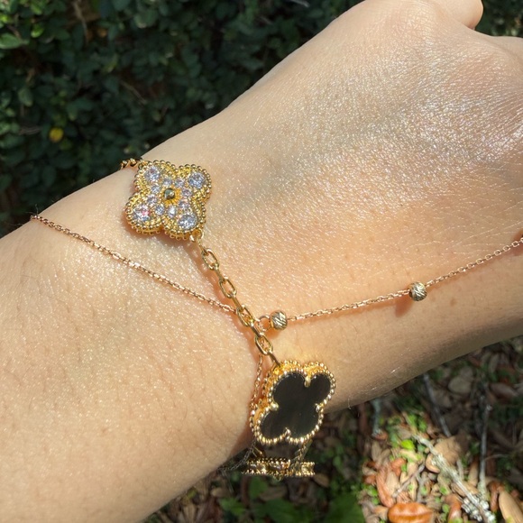 Gold and Black Clover Bracelet - Picture 3 of 3
